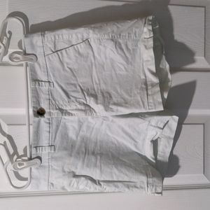White Old Navy Everyday Shorts Size 4